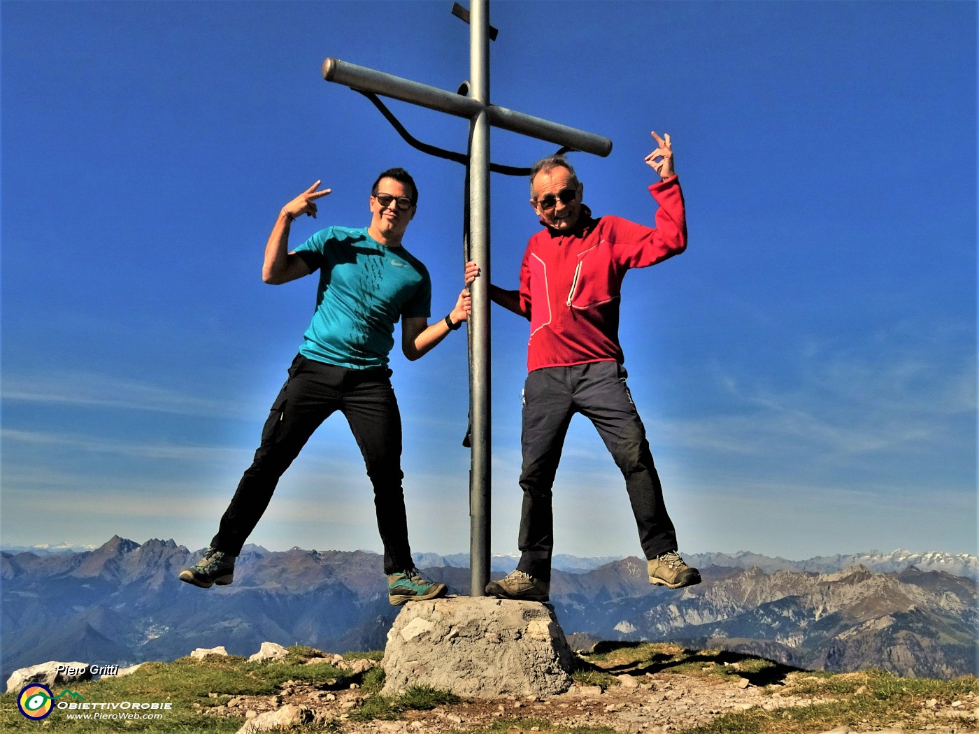 01 Alla croce di Cima Menna (2300 m).JPG